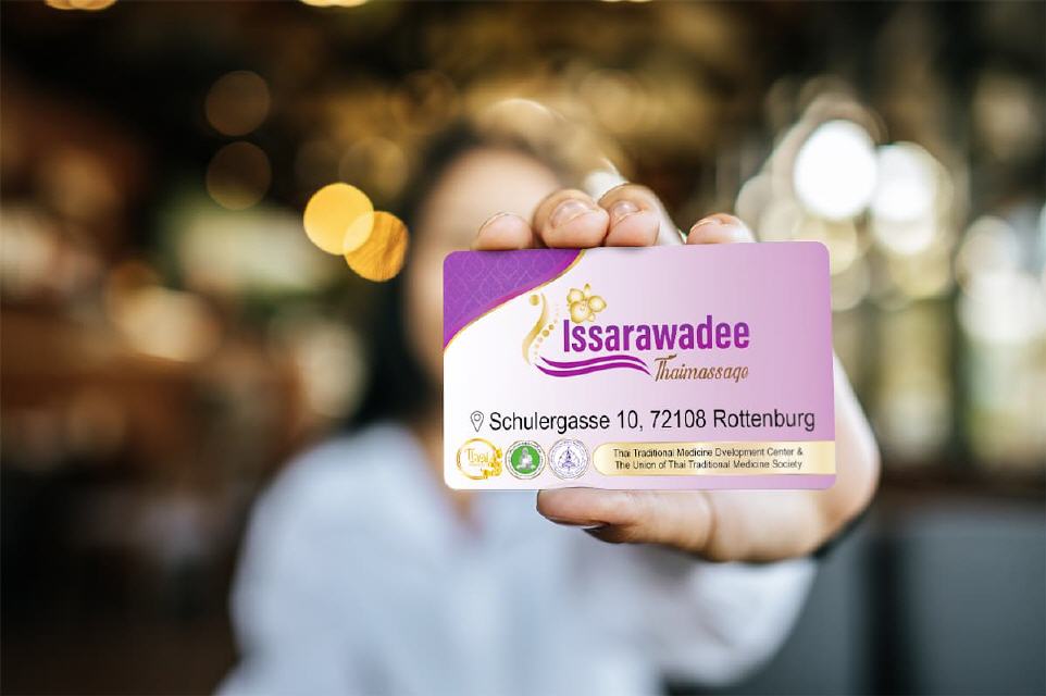 Visitenkarte Designs Issarawadee Thai-Massage in Rottenburg